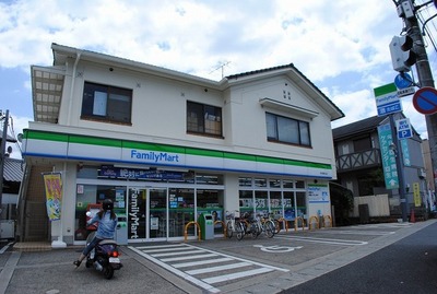 Convenience store. 50m to Family Mart (convenience store)