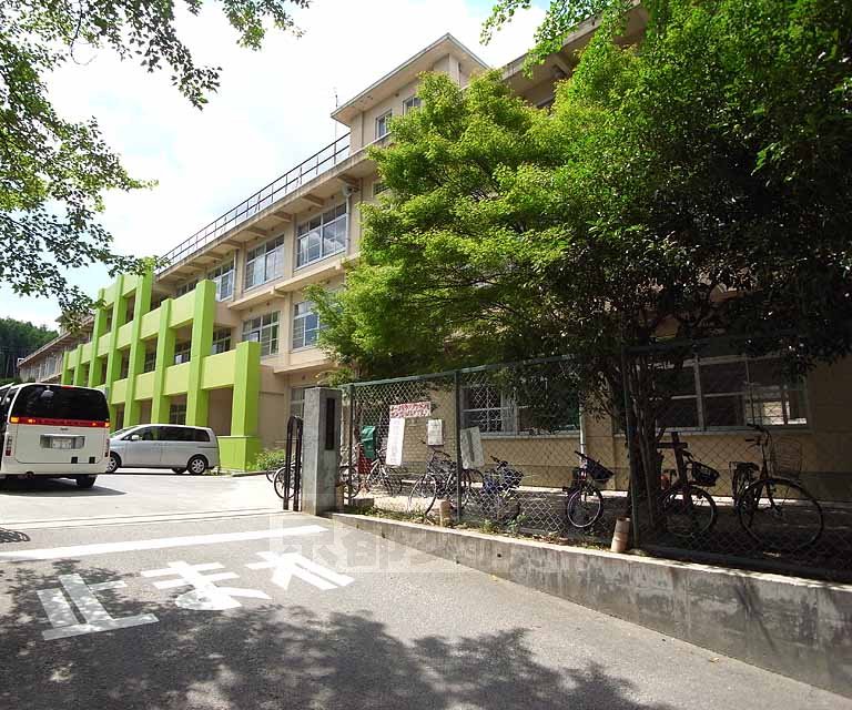Primary school. Second Koyo to elementary school (elementary school) 320m