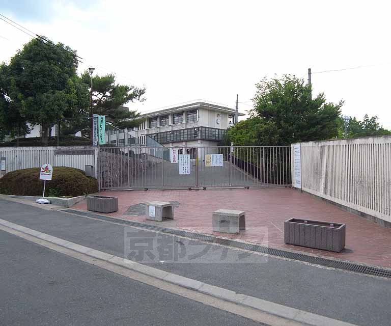 Primary school. Sixth Koyo to elementary school (elementary school) 450m