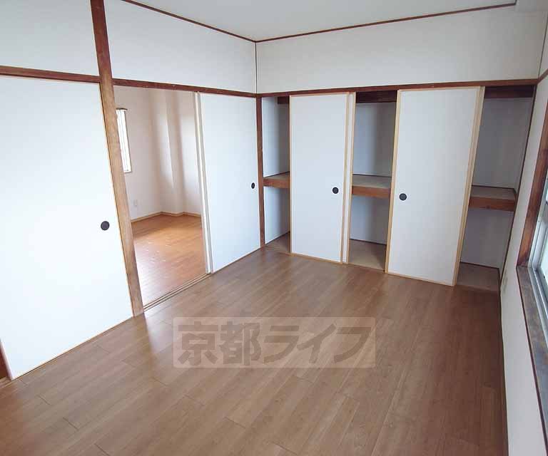 Living and room. Renovated in all flooring