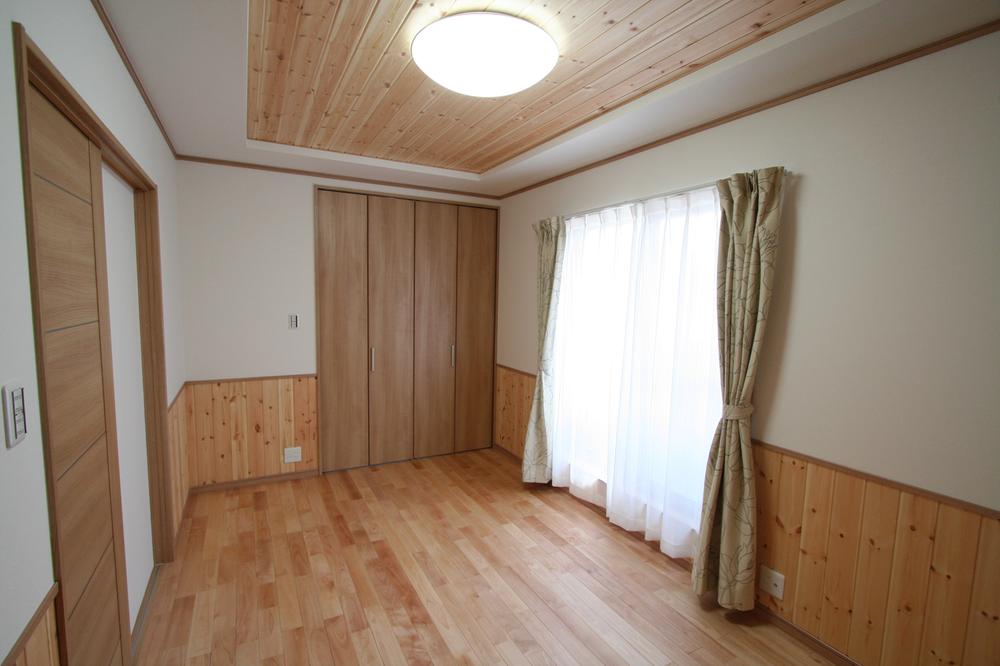Non-living room. floor ・ wall ・ Ceiling is finished with luxury natural wood! 