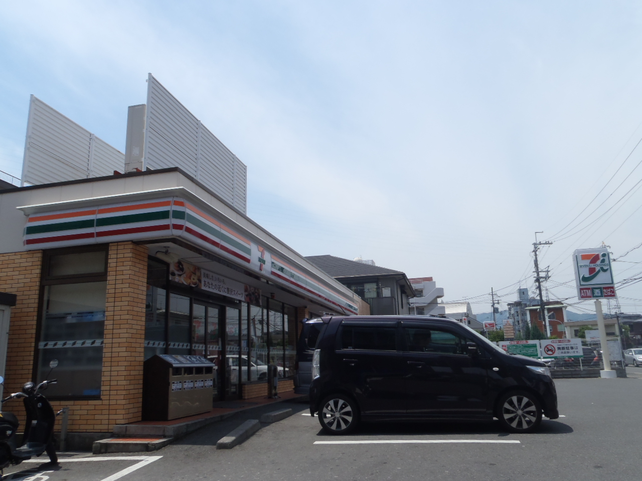 Convenience store. Seven-Eleven Kyoto middle Kuze 4-chome up (convenience store) 750m