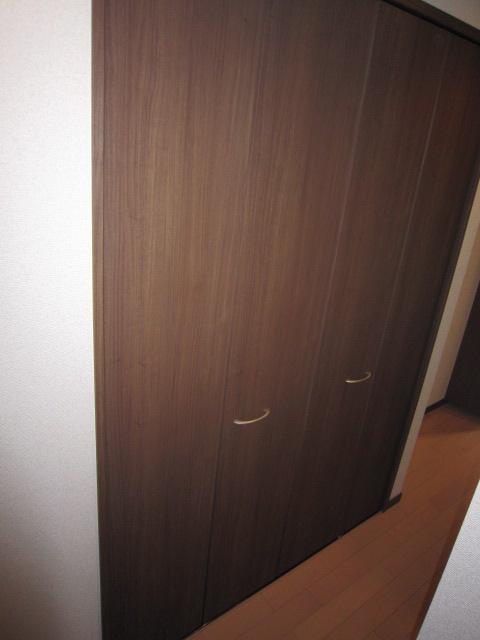 Receipt. Hallway storage