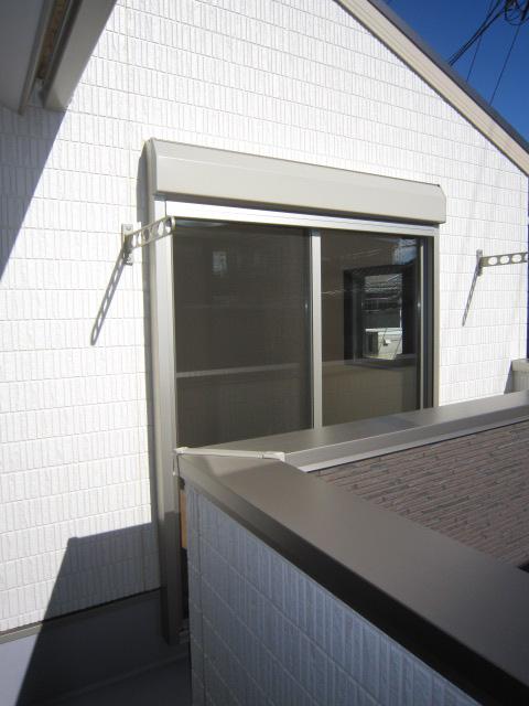 Balcony. Yang per well per south-facing balcony