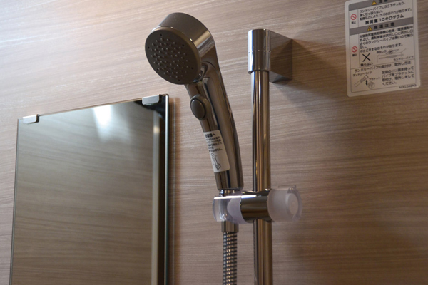 Bathing-wash room.  [Slide bar shower] Height adjustment of the shower head is freely slide bar has been installed (same specifications)