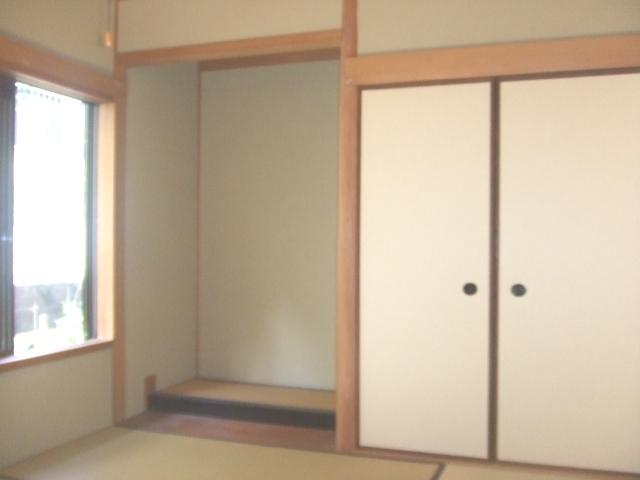 Other introspection. First floor Japanese-style room 6 quires with alcove
