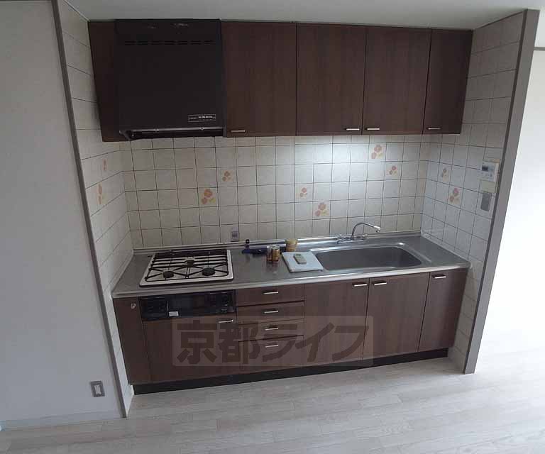 Kitchen. It contains good kitchen.