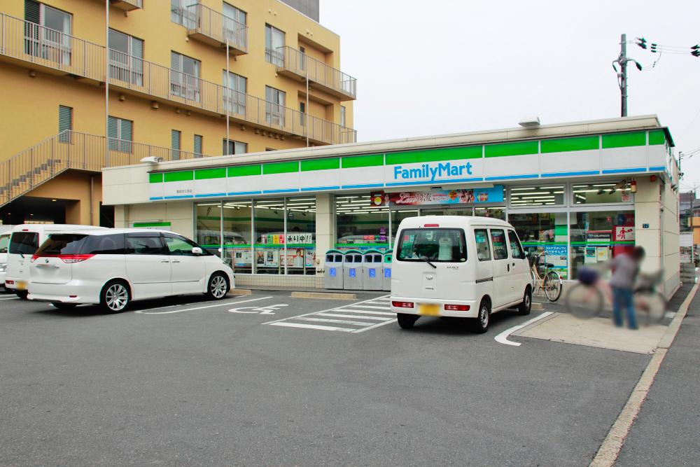 Convenience store. 313m to FamilyMart Nagaokakyo Kugai shop