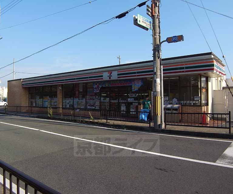 Convenience store. 280m to Seven-Eleven (convenience store)