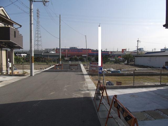 Local photos, including front road. Local (11 May 2013) Shooting