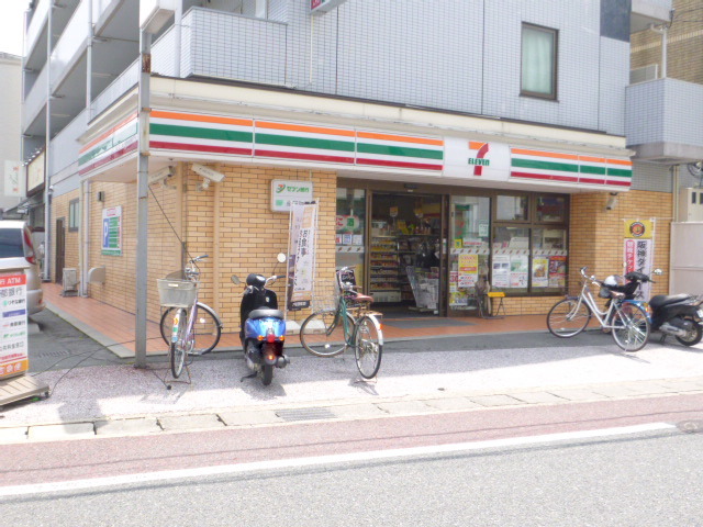 Convenience store. Seven-Eleven Nagaokakyo Seven through to (convenience store) 900m