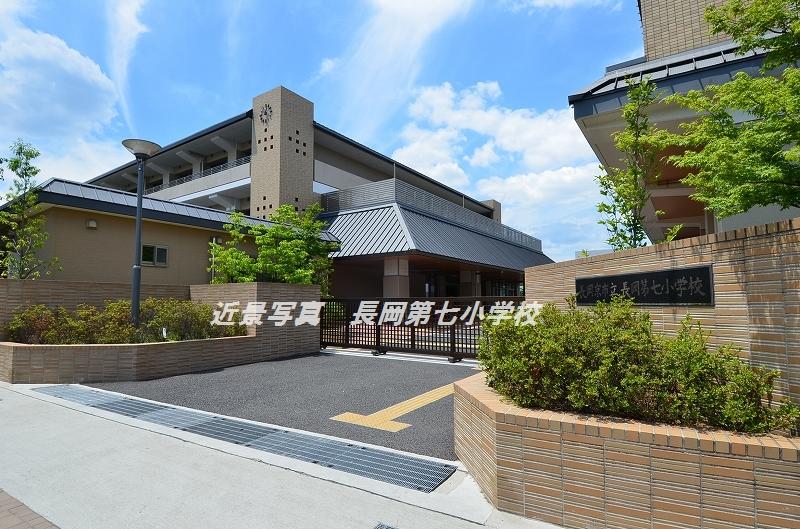 Primary school. 640m to Nagaoka seventh elementary school