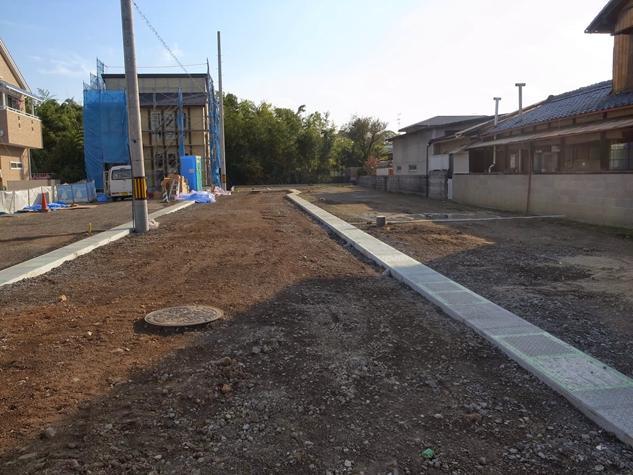 Local photos, including front road. Local Photos