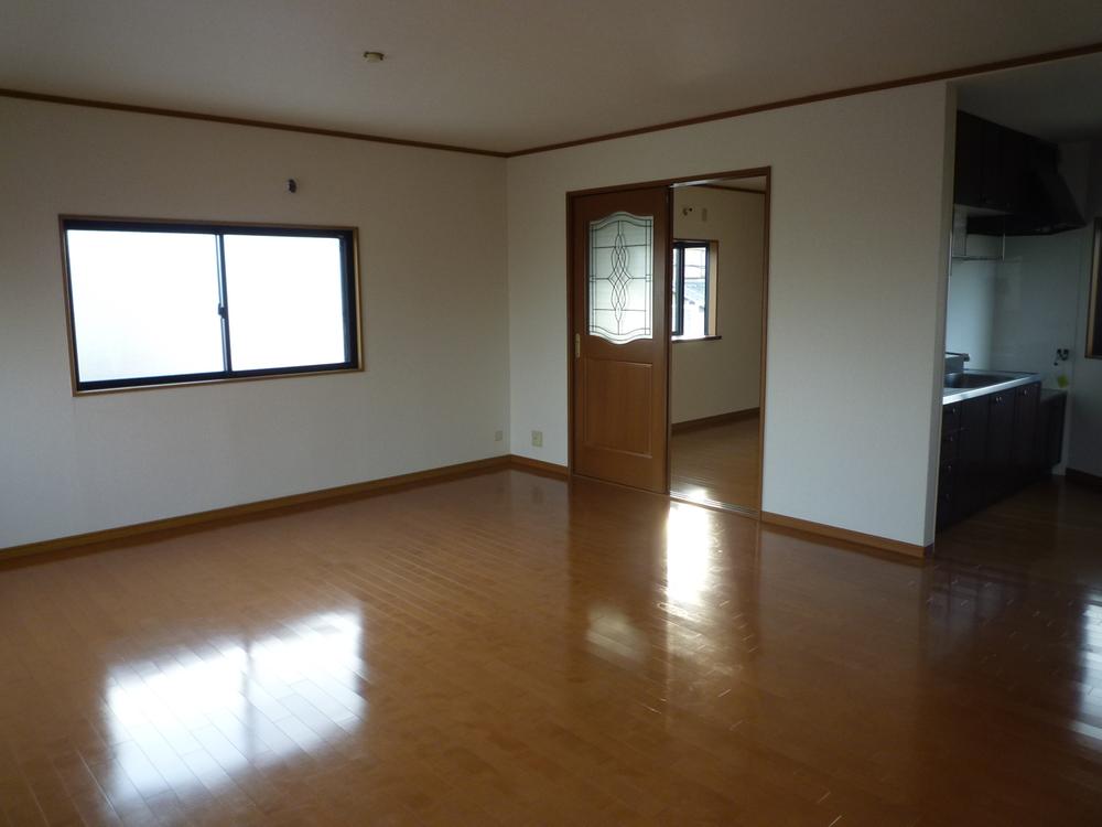 Living. Residential part renovated, It becomes LDK16 tatami spacious space. 