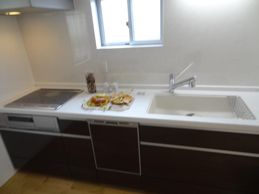 Kitchen. Indoor (10 May 2013) Shooting