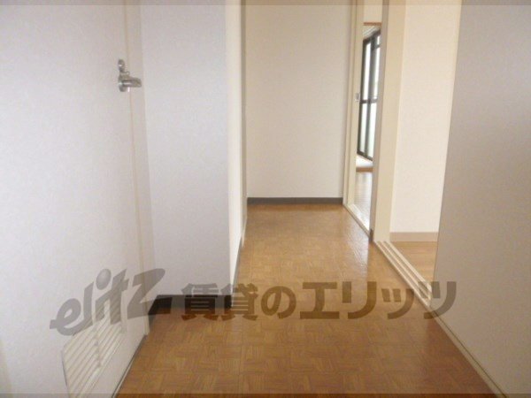 Other room space. Corridor