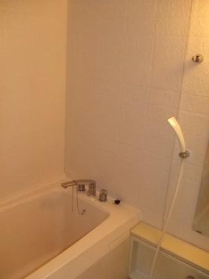 Bathroom. Unit bath 1317 size
