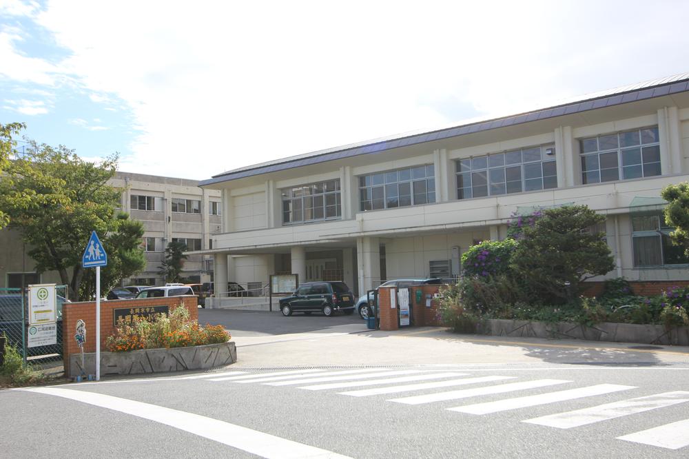 Primary school. Nagaokakyo 508m to stand Nagaoka eighth elementary school