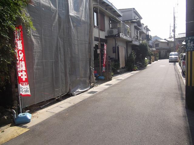 Local photos, including front road. Local (11 May 2013) Shooting