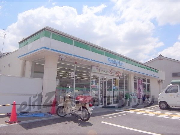 Convenience store. 500m to FamilyMart Ōyamazaki store (convenience store)