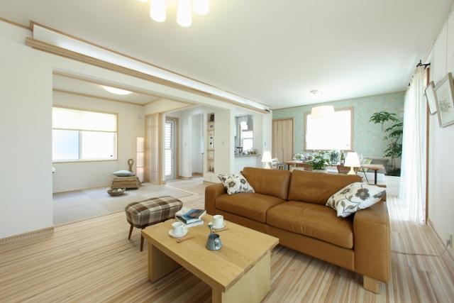 Living. LDK is about 20.6 Pledge. Enjoy the family time in the spacious living room of the south-facing. 