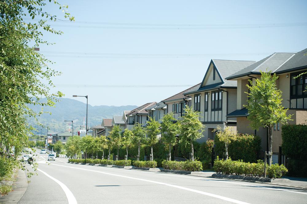 Streets around. Streets of the city, "Keihanna park city" of 100m 5 companies to the streets of Keihanna park city is fostered's 1350 family live