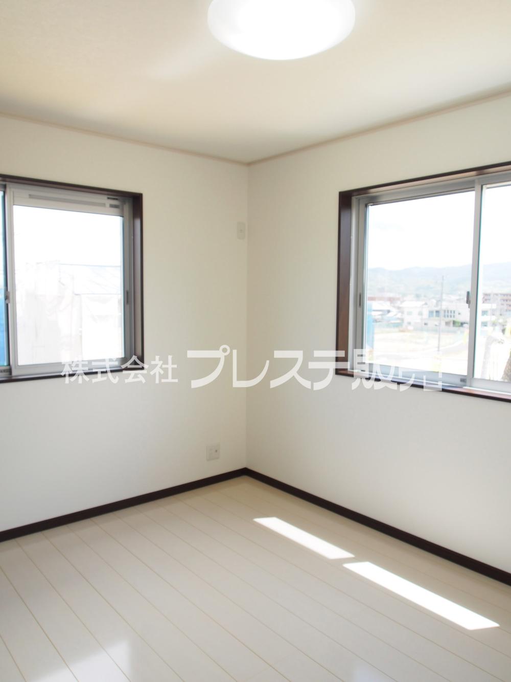 Non-living room. Local photo (No. 10 locations 2 Kaikyoshitsu)