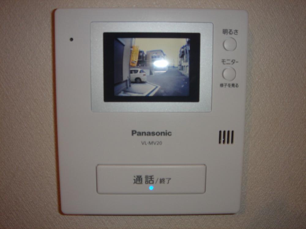 Security equipment. Adopt a color monitor intercom. Monitor featured that can check the state of the front door from the room when it becomes a little concerned about the outer. Children in the answering machine is also safe. 