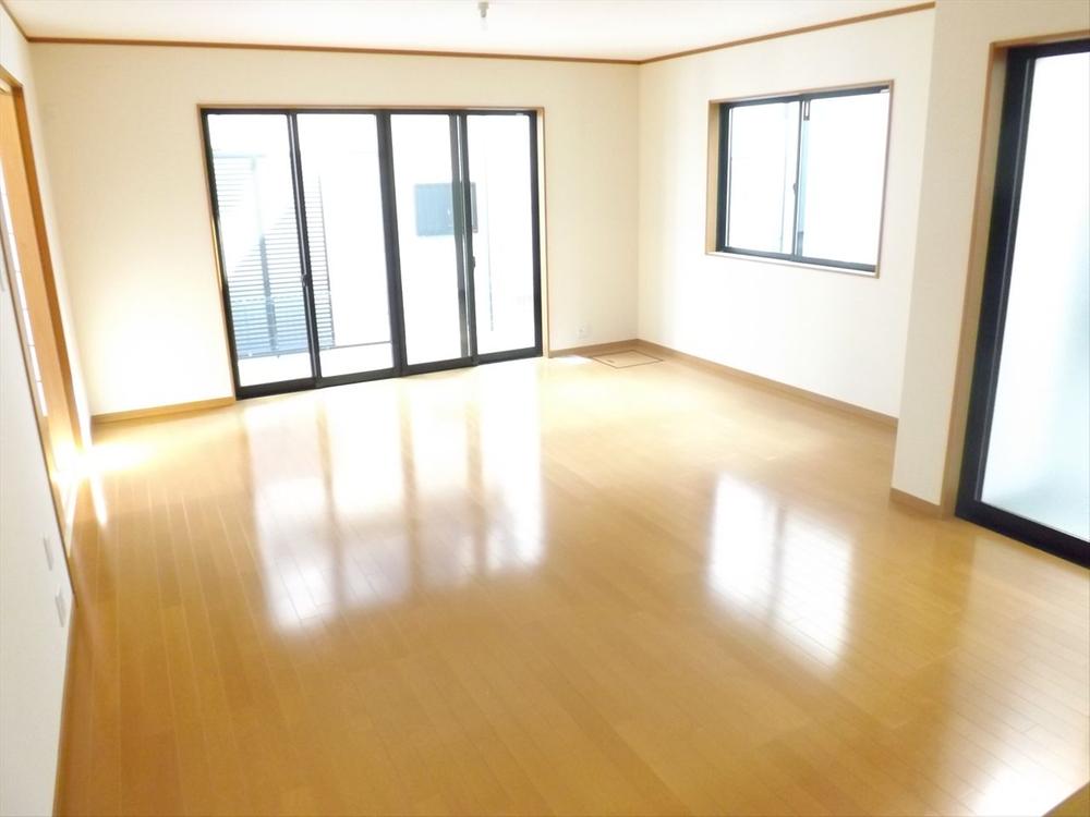 Same specifications photos (living). The company example of construction (living) Japanese-style room adjacent type of living is spacious use 15 pledge more than put the furniture! 