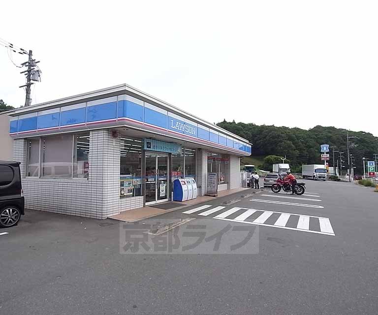 Convenience store. 1305m until Lawson Ujitawara industrial park before the store (convenience store)