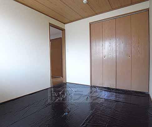 Living and room. 6 Pledge is a Japanese-style room.