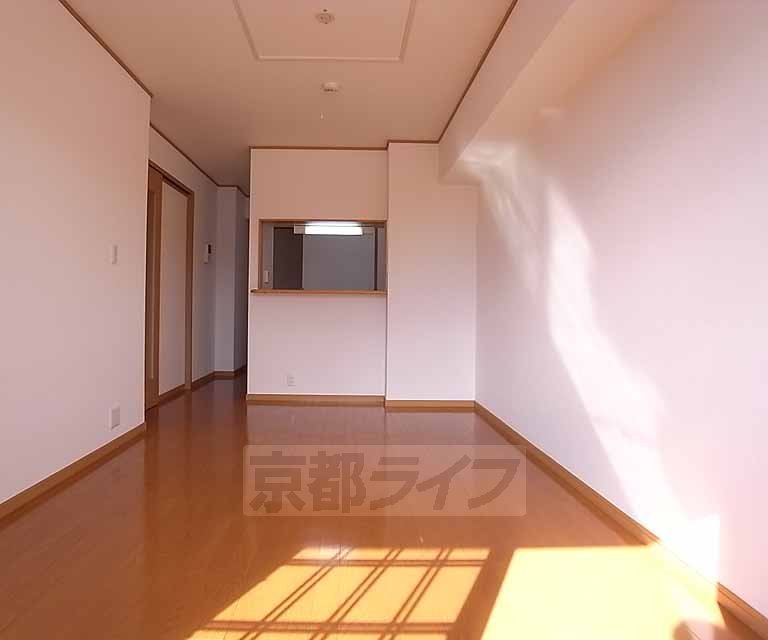 Living and room. A Minamimado is LDK.