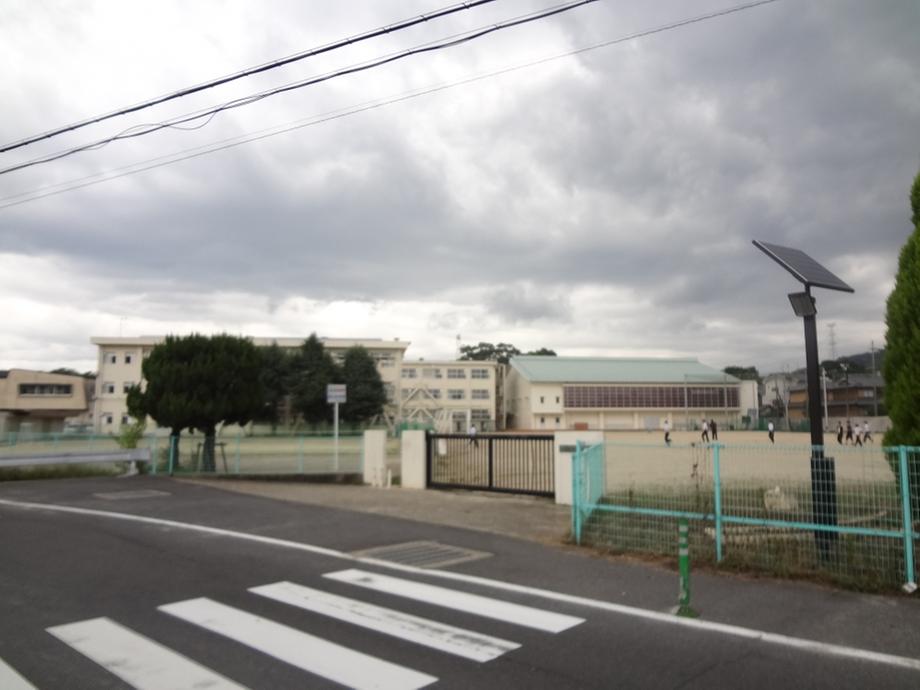 Junior high school. Ide Municipal Izumigaoka until junior high school 776m