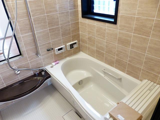 Bathroom. Bathroom with bathroom heating dryer!  Hitotsubo type! 