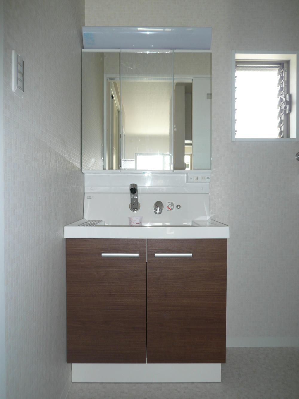 Wash basin, toilet. Same specification standard vanity