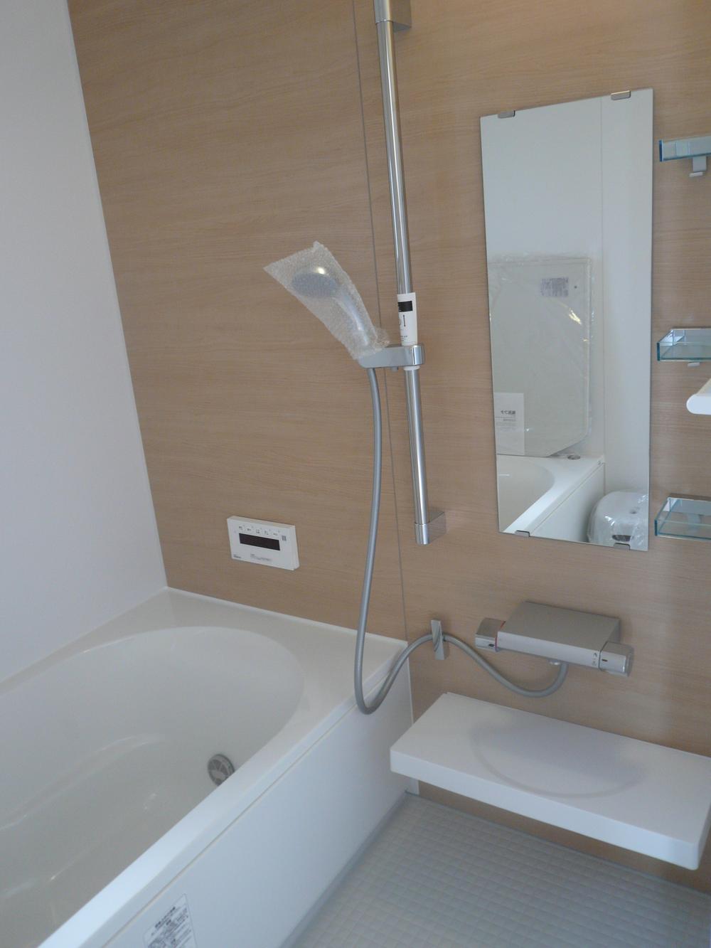 Bathroom. Same specification standard bathroom LIXIL Kireiyu 1616 size Equipment color you can choose