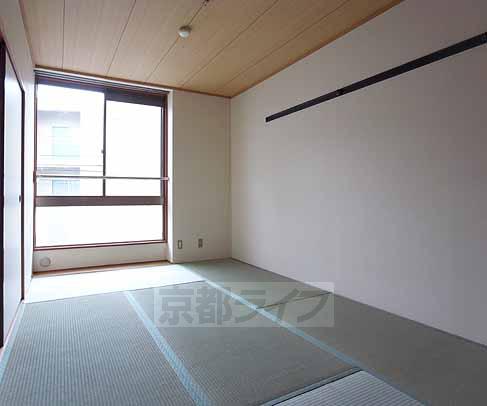 Living and room. Is a Japanese-style room.