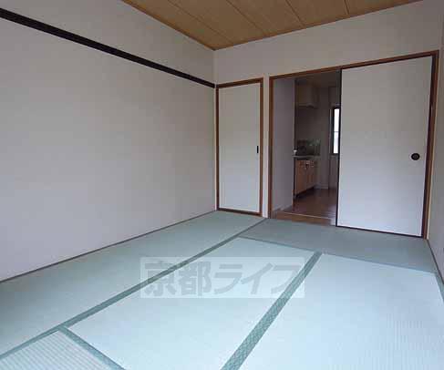 Living and room. Is a Japanese-style room.