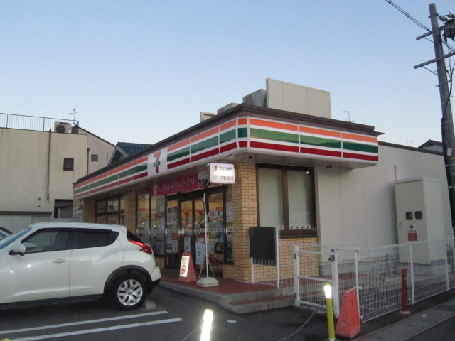 Convenience store. Seven-Eleven Uji Ise Tanakayama store up (convenience store) 560m