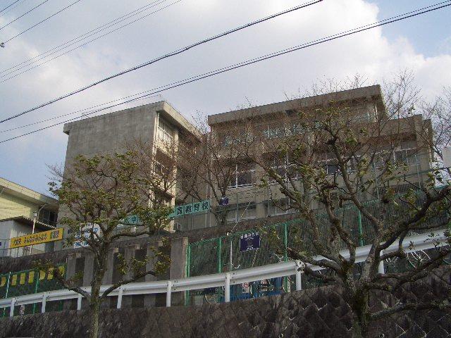 Junior high school. Uji Municipal Hirono until junior high school 396m