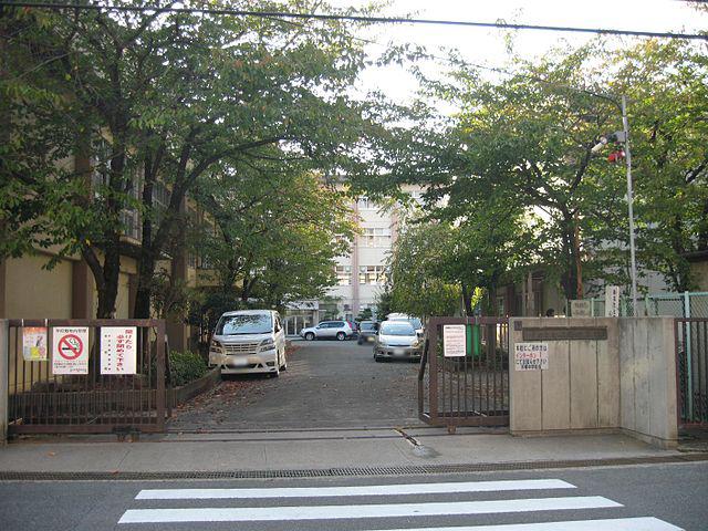 Junior high school. Uji Municipal Kobata until junior high school 2061m