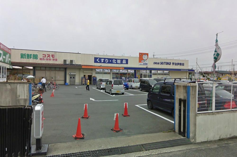 Drug store. Up Yutaka 1402m