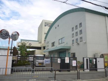 Junior high school. 339m to Okubo Elementary School