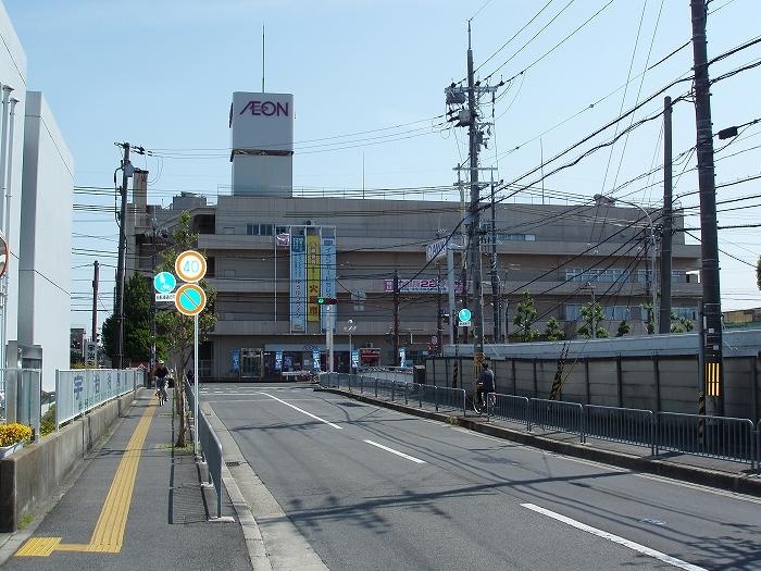 Shopping centre. Is a convenient shopping environment (about 12 minutes by car) busy wife ion Okubo shop