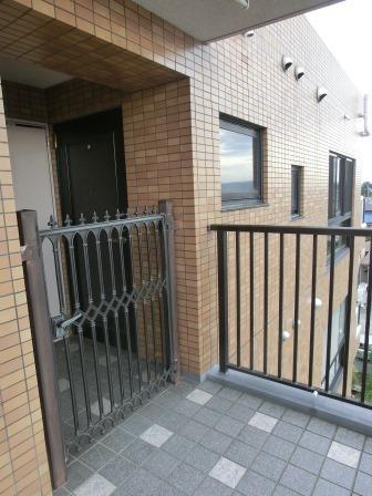 Entrance. Local (September 2013) Shooting