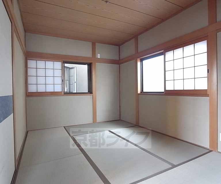 Living and room. 2F is the south side of the Japanese-style!