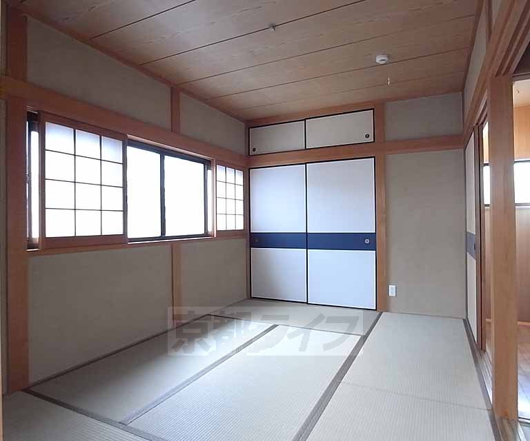 Living and room. 2F is the north side of the Japanese-style!