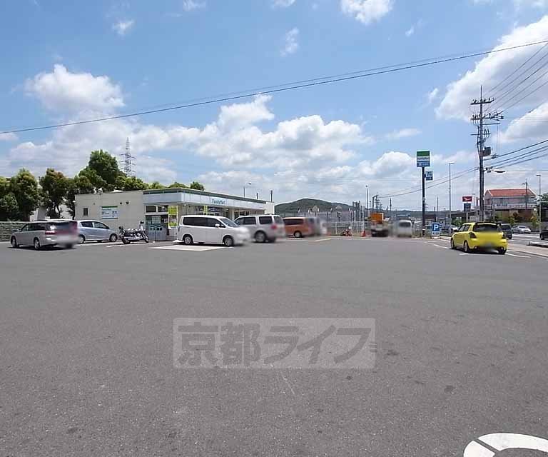 Convenience store. FamilyMart Uji Higashi Inter shop until the (convenience store) 607m