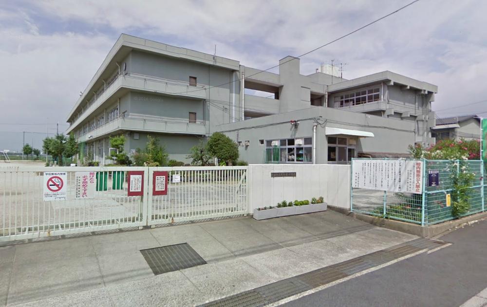Primary school. 702m to the north Ogura Elementary School
