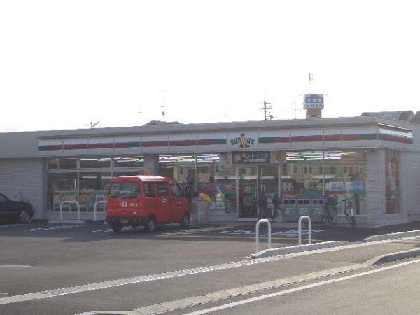 Convenience store. Thanks Uji Kokura up (convenience store) 357m